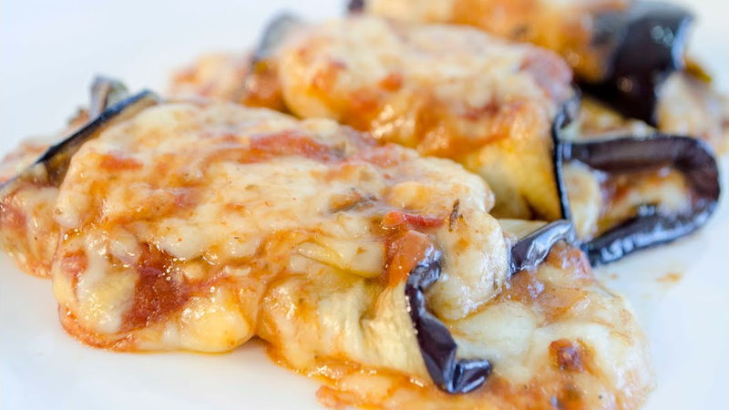 Rollitos de Berenjena con Queso y Tomate